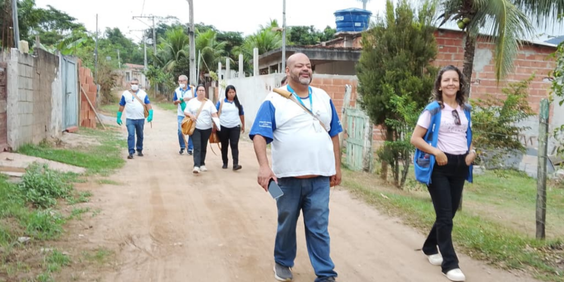 Macaé realiza mutirão contra o Aedes aegypti no bairro Aterrado do Imburo. Ação reforça prevenção da dengue, zika e chikungunya com visitas domiciliares e orientações.