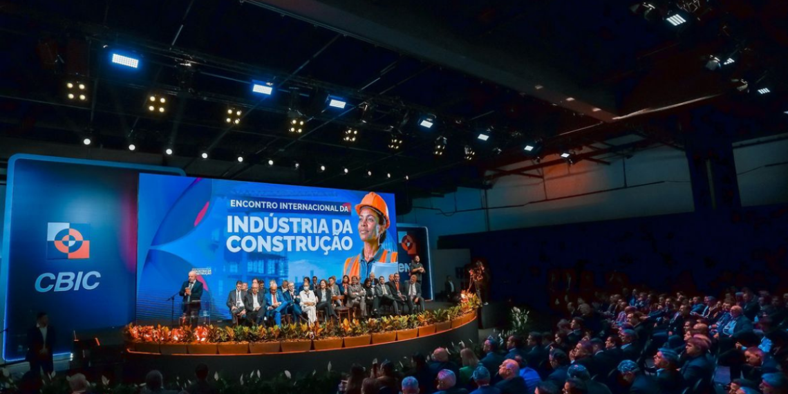 Lula solicita estudo à Caixa Econômica Federal para apurar baixa adesão ao programa Reforma Casa Brasil e aponta possível excesso de burocracia como barreira ao acesso ao crédito habitacional.