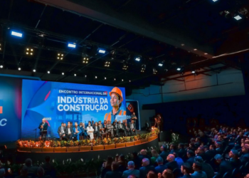 Lula solicita estudo à Caixa Econômica Federal para apurar baixa adesão ao programa Reforma Casa Brasil e aponta possível excesso de burocracia como barreira ao acesso ao crédito habitacional.