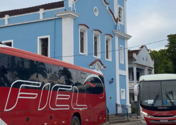 Prefeitura de Conceição de Macabu reforça transporte universitário com novos ônibus e amplia atendimento aos estudantes.