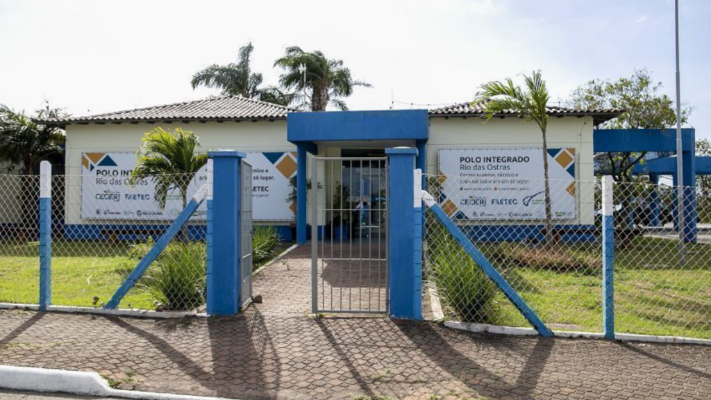 Vestibular Cederj 2026 tem inscrições prorrogadas em Rio das Ostras. Município oferece vagas para Gestão de Turismo e Design Gráfico.