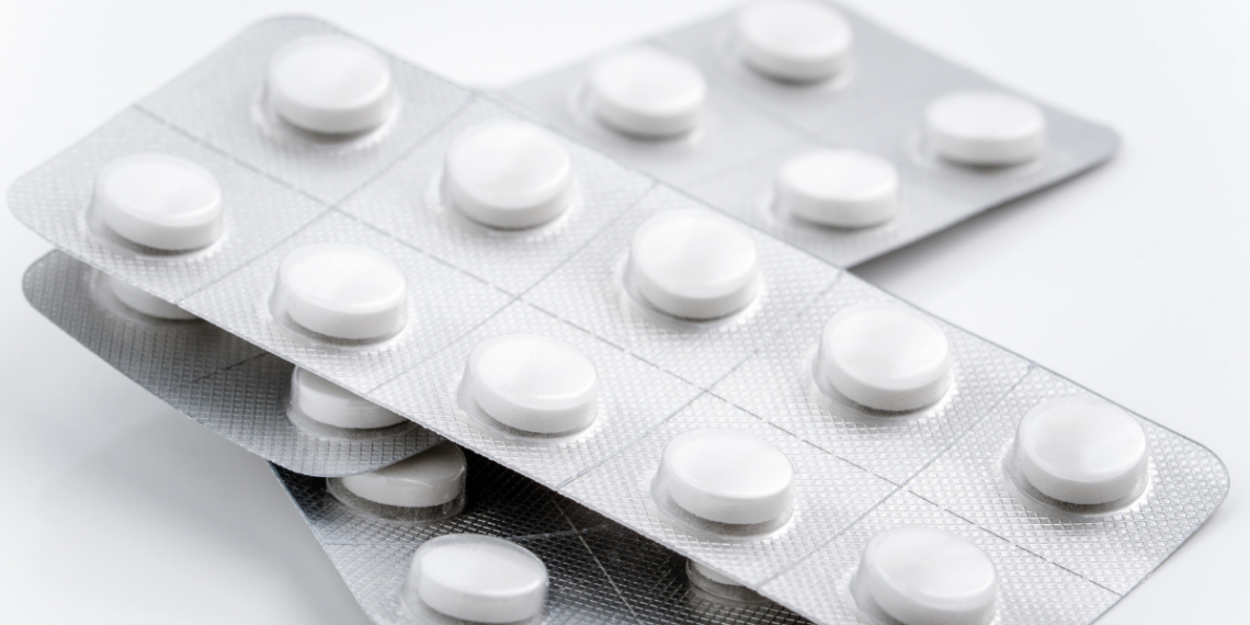 Fiocruz produzirá no Brasil a cladribina, medicamento de alto custo usado no SUS para esclerose múltipla, reduzindo gastos e ampliando acesso.