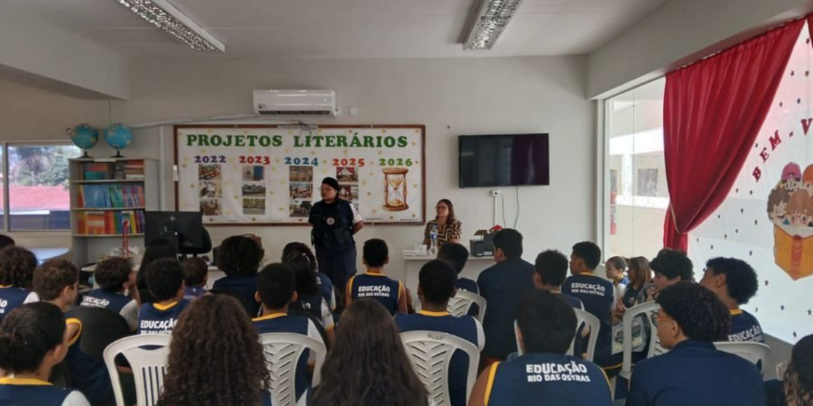 Rio das Ostras amplia ações educativas nas escolas com apoio das forças de segurança pública.