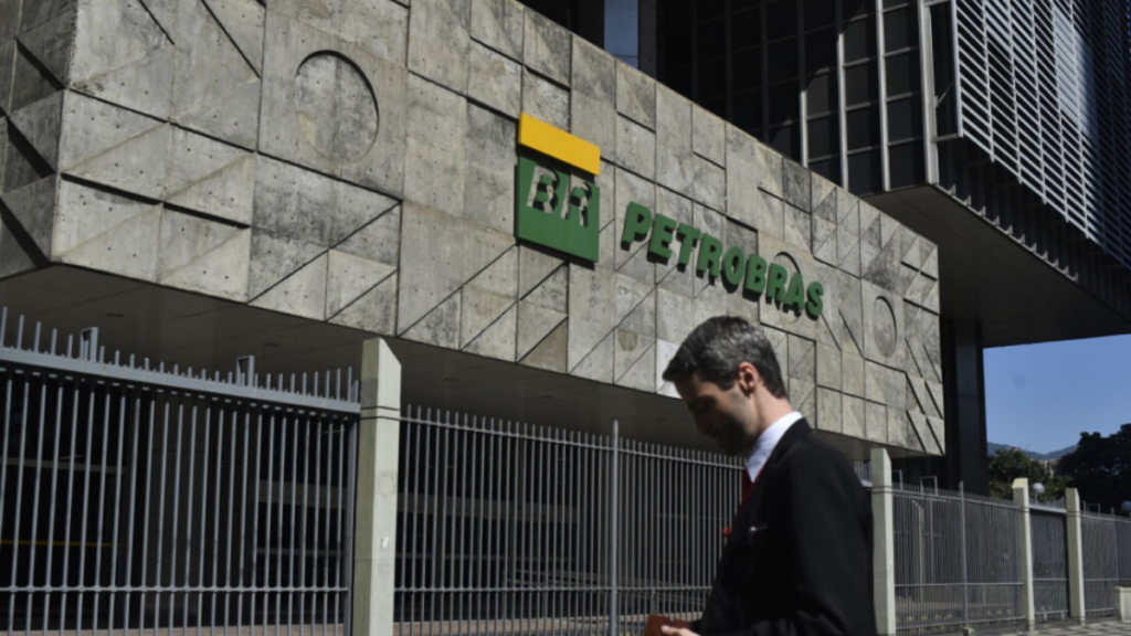 Petrobras altera sistema interno de funcionários e substitui opção “masculino” por novas classificações de gênero.