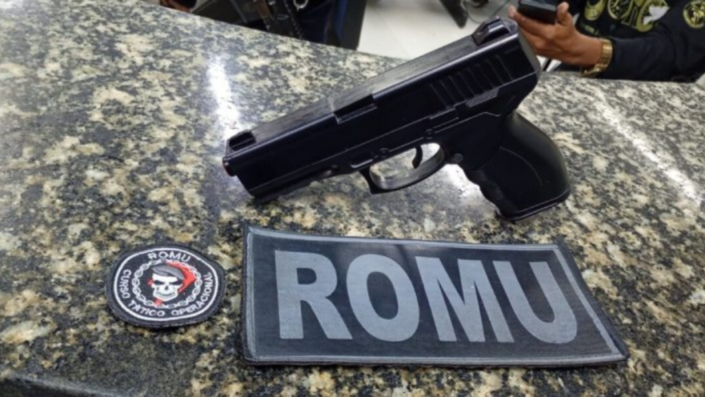 Suspeito foi localizado pela Romu durante patrulhamento preventivo e encaminhado à 126ª DP junto com uma das vítimas.