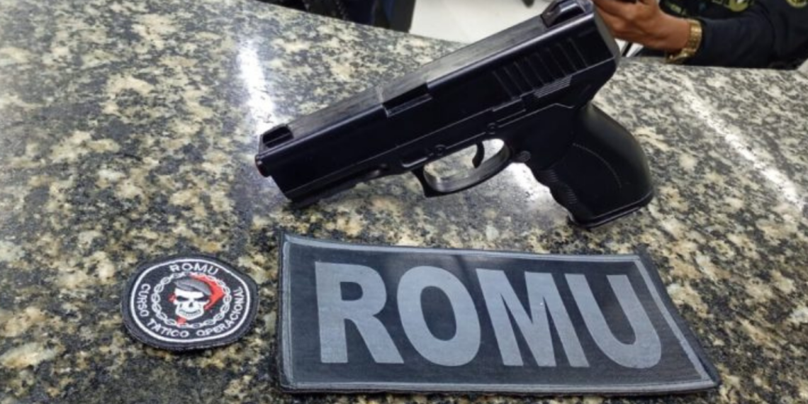 Suspeito foi localizado pela Romu durante patrulhamento preventivo e encaminhado à 126ª DP junto com uma das vítimas.