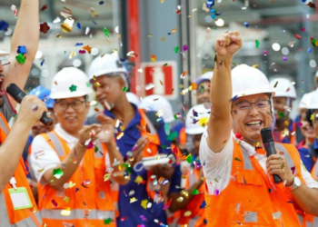 Número de trabalhadores chineses no Brasil cresce com avanço de investimentos de montadoras e indústrias asiáticas, especialmente na Bahia e em São Paulo.