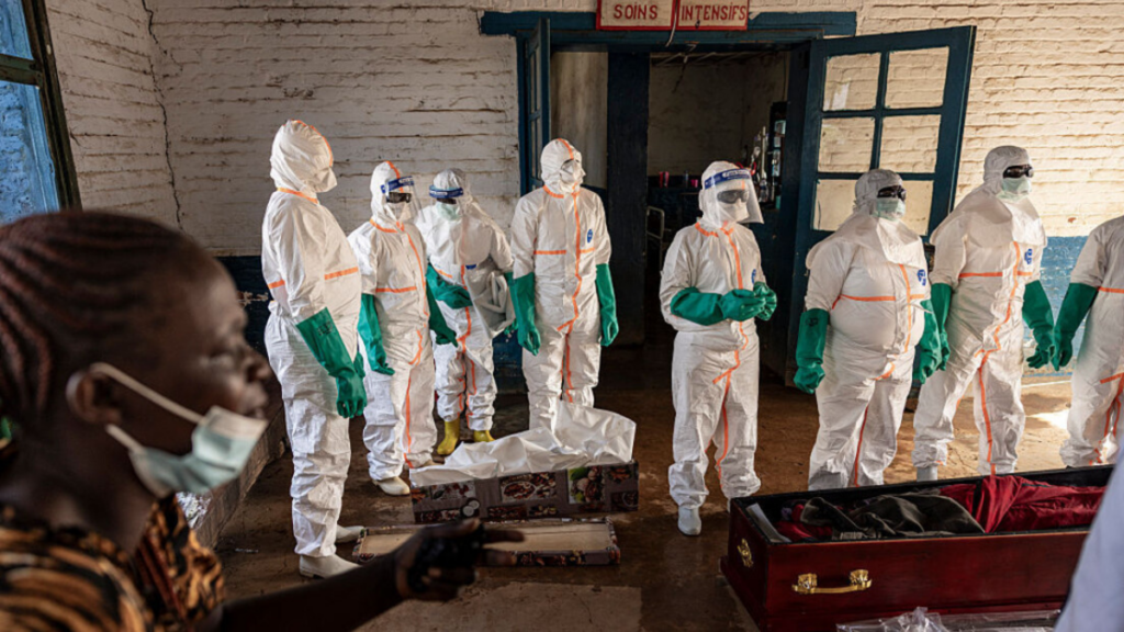 Organização Mundial da Saúde acompanha evolução do ebola e alerta para riscos de agravamento do surto.