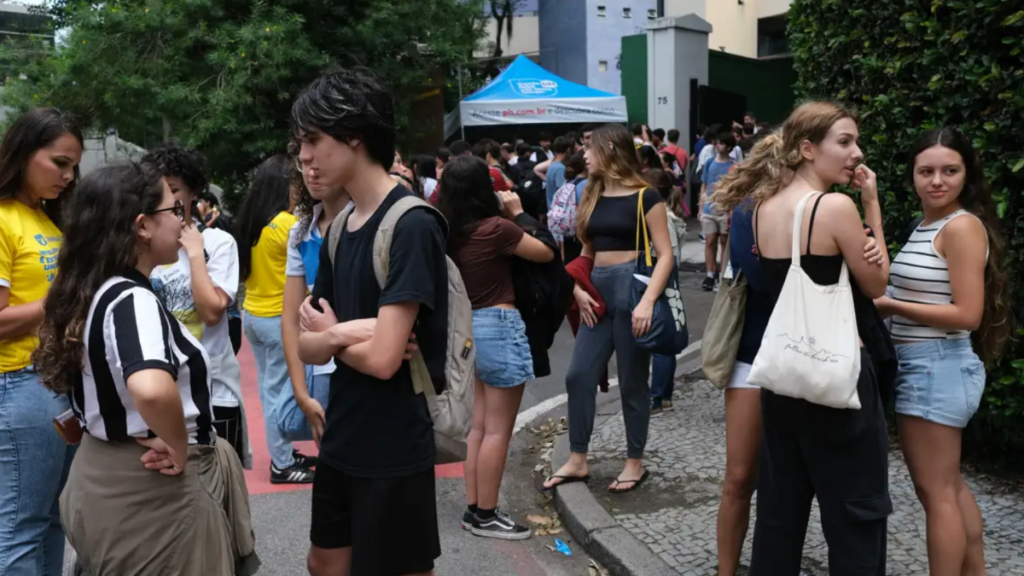 Enem 2026 abre inscrições em todo o Brasil com cadastro automático para alunos da rede pública e previsão de mais locais de prova.