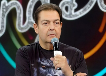O apresentador Fausto Silva está internado em São Paulo para um procedimento médico já previsto pela equipe de saúde.