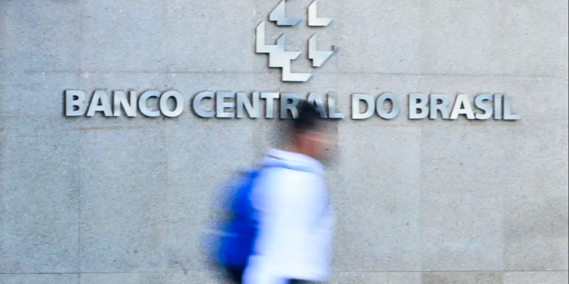 Banco Central monitora movimentação de recursos após liquidação do conglomerado Master e destaca estabilidade.