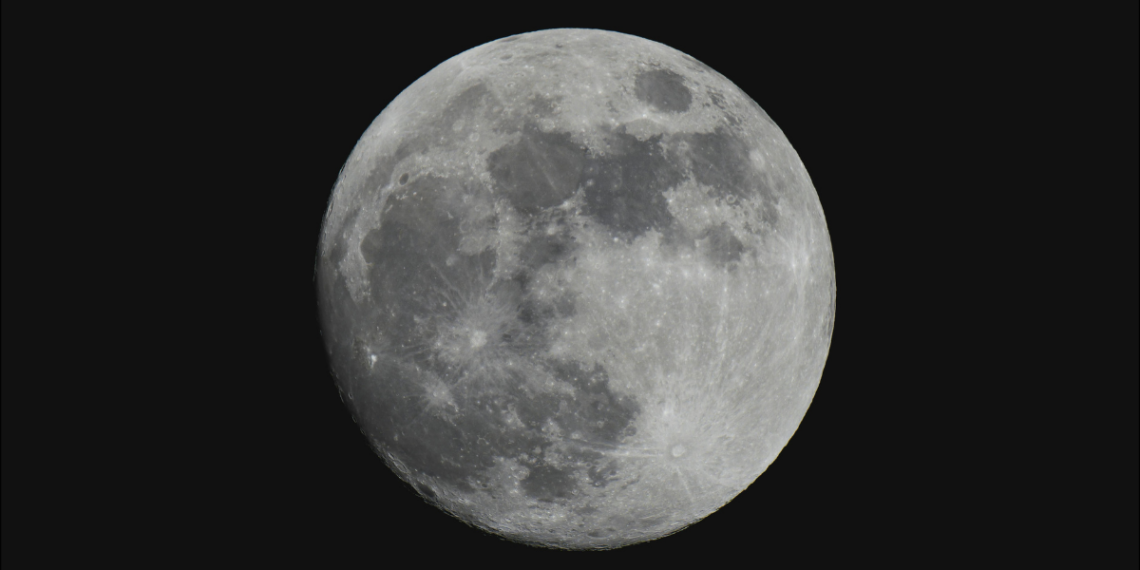 Fenômeno da Lua Azul acontecerá em 31 de maio de 2026 e será acompanhado por microlua e aproximação da estrela Antares.
