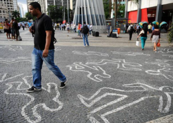 Atlas da Violência 2026 mostra queda histórica nos homicídios no Brasil, mas alerta para avanço dos chamados homicídios ocultos.