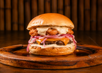 Beach Burger 2026 começa nesta quinta-feira em Macaé com hambúrgueres especiais, DJs, cervejas artesanais e programação gratuita na Praia dos Cavaleiros.