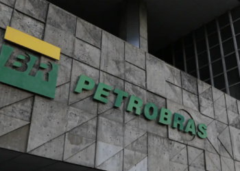 Estudantes poderão disputar vagas de estágio da Petrobras com bolsa-auxílio e benefícios.