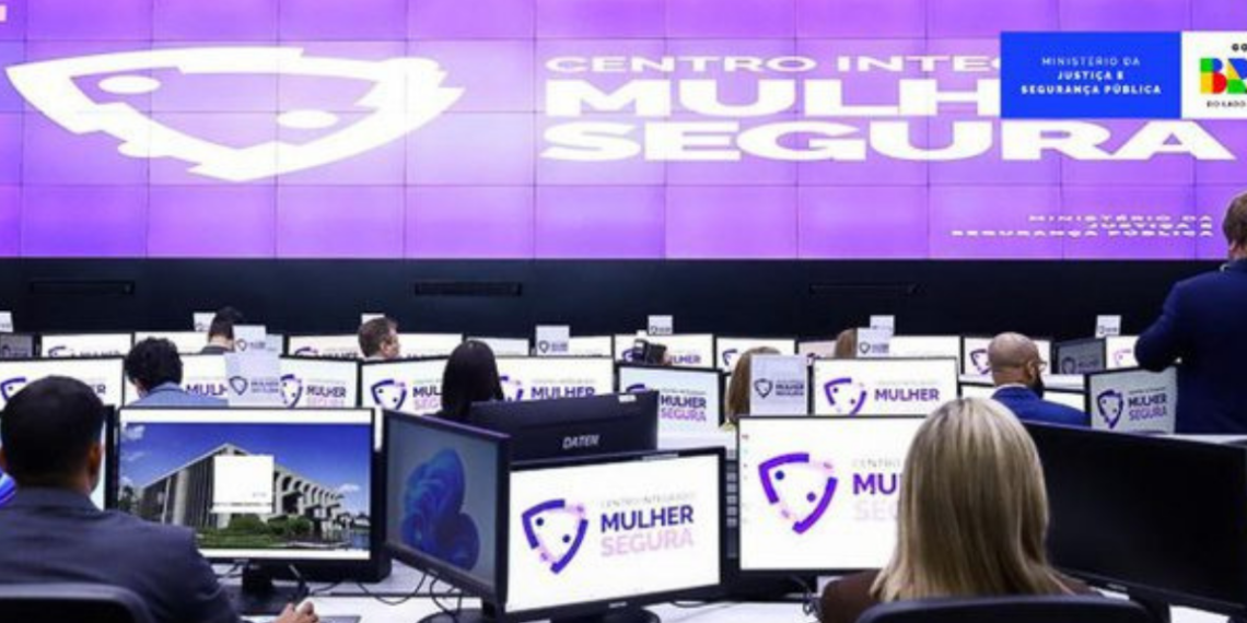 Governo federal intensifica combate ao feminicídio com operações policiais, novas leis e plataforma nacional de monitoramento da violência contra mulheres.