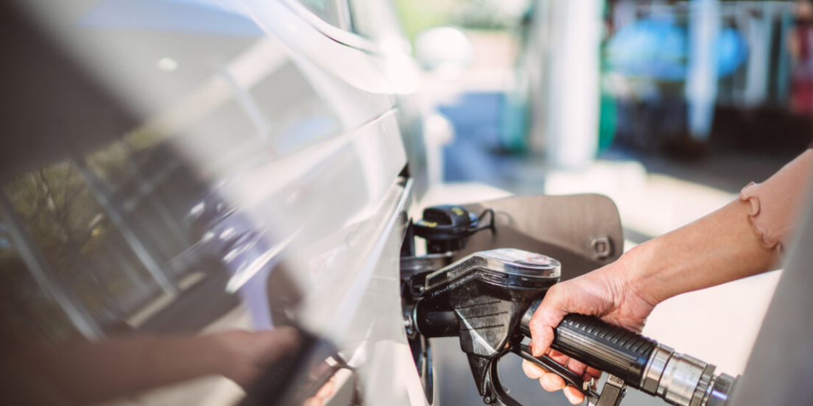 Nova medida provisória prevê subsídio temporário para gasolina e diesel após disparada do petróleo.