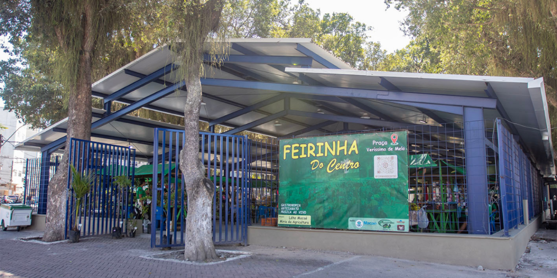 A Feira da Praça Veríssimo de Melo, em Macaé, retomou as atividades após revitalização do espaço. O local conta com novo horário de funcionamento, atrações culturais, gastronomia e produtos artesanais.