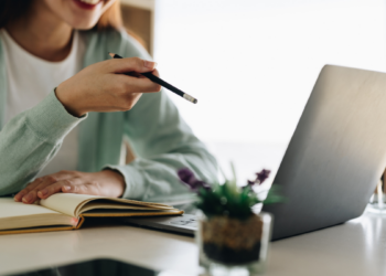 Prefeitura de Macaé lança edital com 492 vagas em cursos gratuitos de qualificação profissional. Inscrições presenciais acontecem em 14 de maio no Centro.