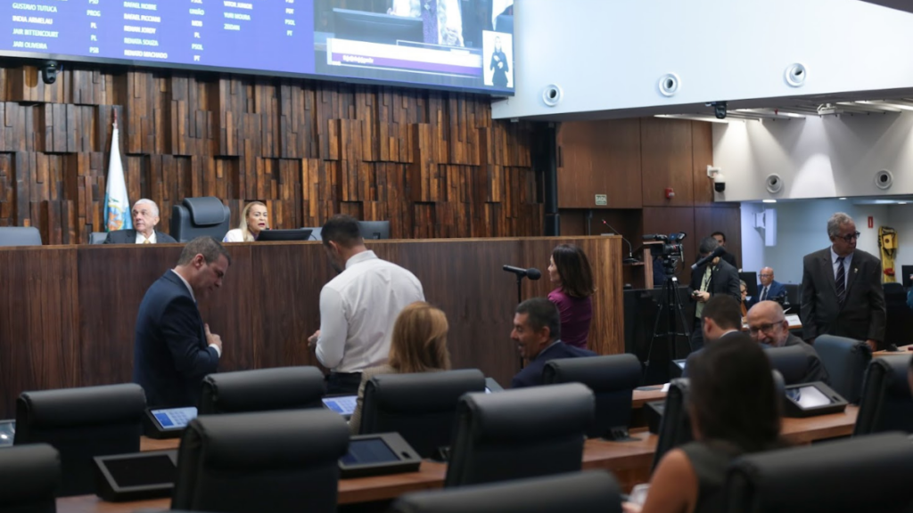 Alerj aprova projeto que amplia acesso gratuito a equipamentos ortopédicos para pessoas com deficiência.