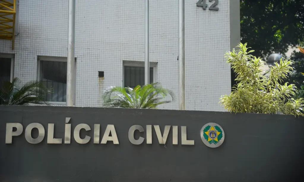 Polícia Civil prende no Rio suspeita de integrar organização criminosa envolvida em exploração sexual de crianças e adolescentes durante a Operação Caminhos Seguros.