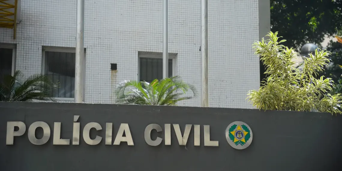 Polícia Civil prende no Rio suspeita de integrar organização criminosa envolvida em exploração sexual de crianças e adolescentes durante a Operação Caminhos Seguros.