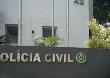 Polícia Civil prende no Rio suspeita de integrar organização criminosa envolvida em exploração sexual de crianças e adolescentes durante a Operação Caminhos Seguros.