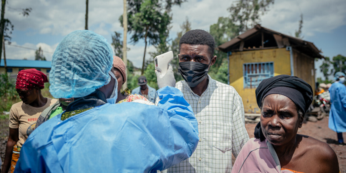 Surto do vírus de Bundibugyo, variante do Ebola, já registra mais de 900 casos suspeitos e mobiliza medidas de contenção em diversos países. OMS declara emergência internacional.