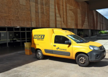 Correios registram prejuízo de R$ 3,16 bilhões no primeiro trimestre de 2026. Resultado é 82,3% maior que no ano anterior e desafia plano de recuperação financeira.