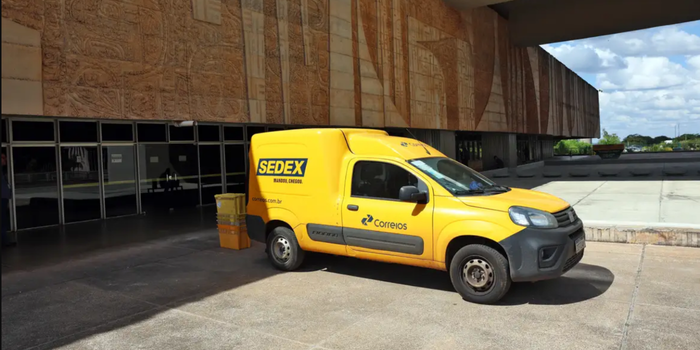 Correios registram prejuízo de R$ 3,16 bilhões no primeiro trimestre de 2026. Resultado é 82,3% maior que no ano anterior e desafia plano de recuperação financeira.