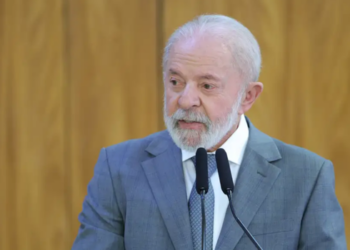 Durante evento em Goiás, Lula criticou filhos de Bolsonaro, comentou tarifas dos Estados Unidos sobre produtos brasileiros e defendeu a soberania nacional.