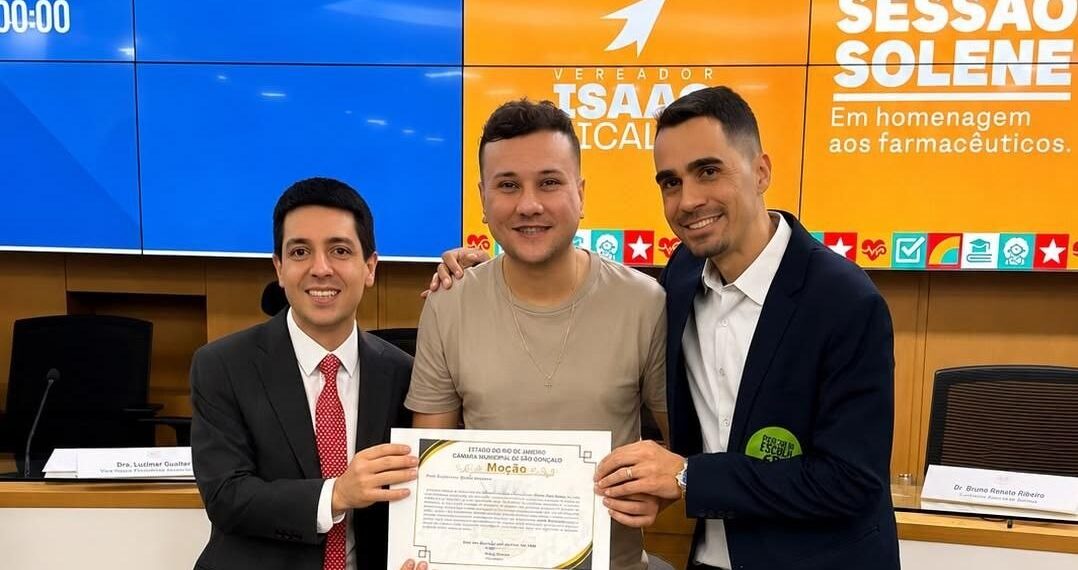 Farmacêutico de São Fidélis recebe Moção de Aplausos por atuação na saúde pública