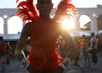 Durante a Parada LGBTQIA+ da Lapa, movimentos sociais lançaram manifesto por direitos, inclusão e maior presença da comunidade na política.