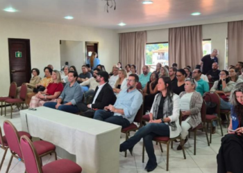 Rio das Ostras participa de seminário regional sobre atenção especializada no SUS.