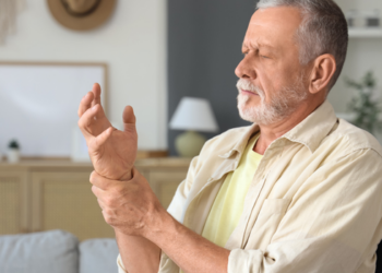 Aprovação da Anvisa traz nova alternativa para pacientes com Parkinson avançado e sintomas motores debilitantes.