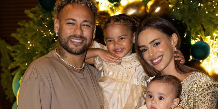 Bruna Biancardi revelou que suas filhas com Neymar são vítimas de ataques racistas em perfis falsos e comentou dificuldade de recorrer à Justiça.