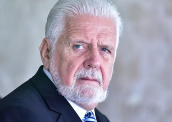 Polícia Federal deflagra 9ª fase da Operação Compliance Zero e mira Jaques Wagner em investigação sobre suspeitas ligadas ao Banco Master. Ação cumpre 18 mandados em três unidades da federação.