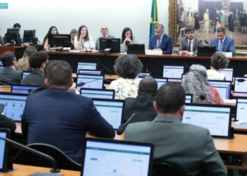 Câmara dos Deputados debate nesta semana a redução da maioridade penal para 16 anos e a regulamentação da inteligência artificial. Temas dividem parlamentares e devem movimentar a pauta legislativa.