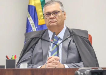 Ministro Flávio Dino determina multa diária para estados e municípios que não prestarem contas de emendas Pix destinadas a eventos entre 2020 e 2024.