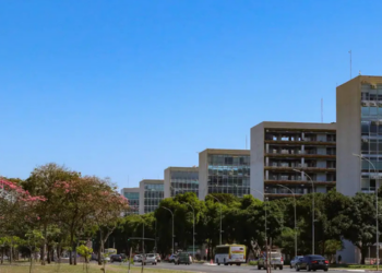 Ministério da Gestão autoriza nomeação de 85 aprovados em concursos para órgãos federais como MPO, CNEN e ANM. Medida reforça quadro técnico da União.