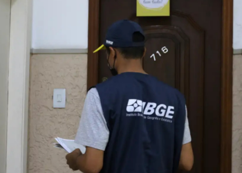 IBGE abre processo seletivo com 1.414 vagas temporárias para o Censo Agropecuário e o Censo da População em Situação de Rua. Salários chegam a R$ 5.255,40, além de benefícios.