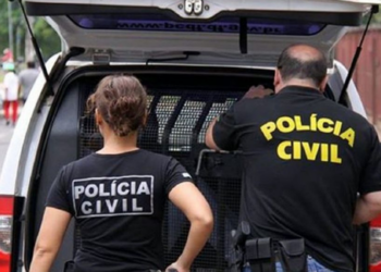 Polícia Civil do Distrito Federal investiga a apreensão de uma arma atribuída a Jair Bolsonaro após abordagem policial em Taguatinga. STF determinou esclarecimentos sobre o caso.