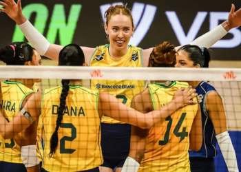 Seleção brasileira feminina de vôlei derrota a Bélgica por 3 sets a 2 em Ancara e mantém liderança invicta na Liga Mundial após partida equilibrada.