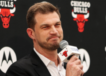 Tiago Splitter assume o comando do Chicago Bulls e revela planos para reconstruir a equipe. Brasileiro quer implantar uma nova filosofia e levar a franquia de volta à disputa por títulos da NBA.