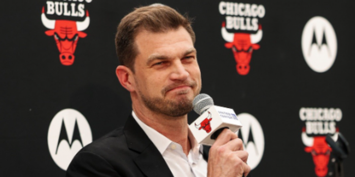 Tiago Splitter assume o comando do Chicago Bulls e revela planos para reconstruir a equipe. Brasileiro quer implantar uma nova filosofia e levar a franquia de volta à disputa por títulos da NBA.