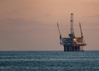 Petrobras e Pemex firmam memorando de entendimento para cooperação na exploração de petróleo no Golfo do México, com foco em projetos técnicos e estratégicos no setor energético.