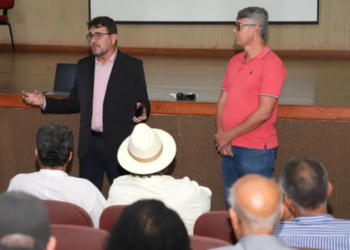 Quissamã avança no programa REURB com reunião no Balneário João Francisco. Prefeitura explica etapas da regularização fundiária e agenda encontro online.