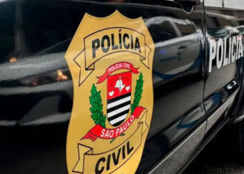 Operação da Polícia Civil e do MP de São Paulo investiga esquema de lavagem de dinheiro do PCC em empresa de ônibus. Justiça bloqueia bens e afasta diretoria da concessionária.