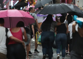 Inmet prevê aumento das chuvas e mudanças no clima no Brasil entre sexta e sábado. País terá contraste entre frio no Sul e calor intenso em outras regiões.