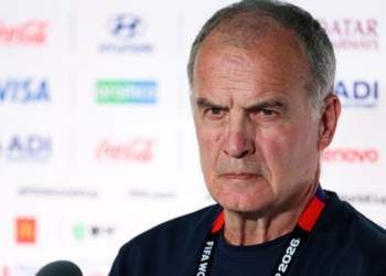 Seleção do Uruguai enfrenta possível crise interna antes de jogo contra a Espanha na Copa do Mundo. Jogadores teriam contestado métodos de Marcelo Bielsa.